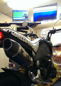 スタッフ ハッシーGROM セッティング中