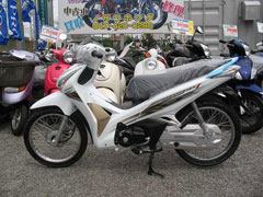 新車Wave125 ヘルメットイン ホワイト